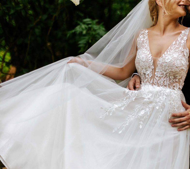 Suknia ślubna, welon. Rozmiar XS / S