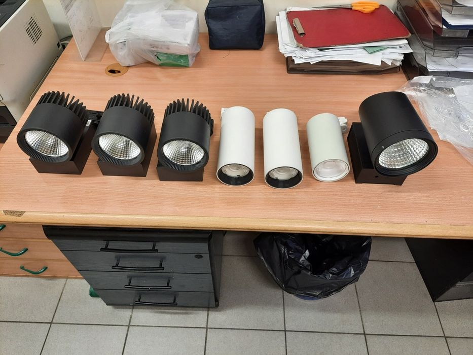 Reflektor led oprawa oświetleniowa.