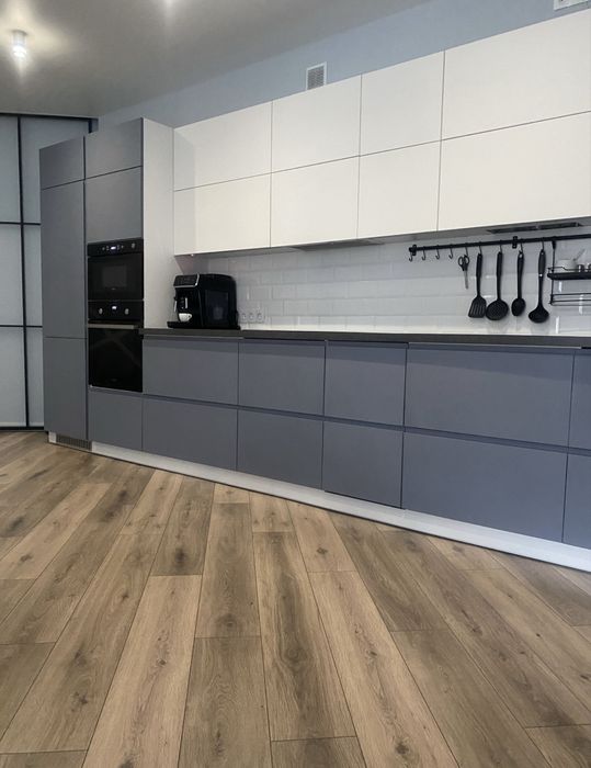 Продам 2 кімнатну квартиру з дизайнерським ремонтом 76м2. Кладова в ціні