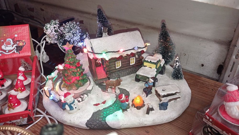 Новорічна музична інсталяція "Мисливський будиночок"