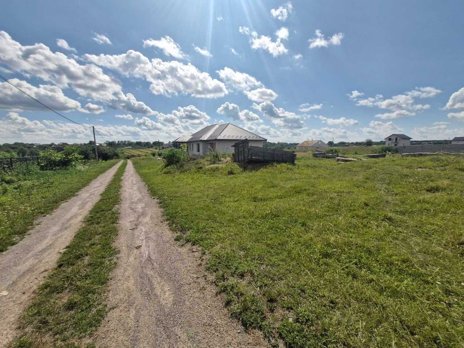 Продаж ділянки під житлову забудову в Бохониках