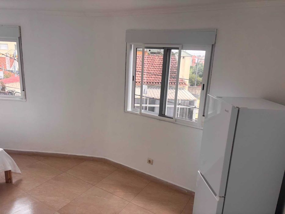 Quarto de casal arrendamento mensal na ponte da bica