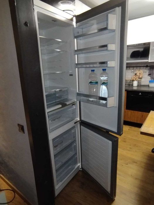 Холодильник BOSCH KGN39LB306