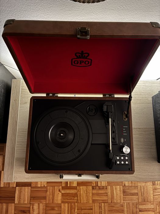 Gira-discos retro GPO