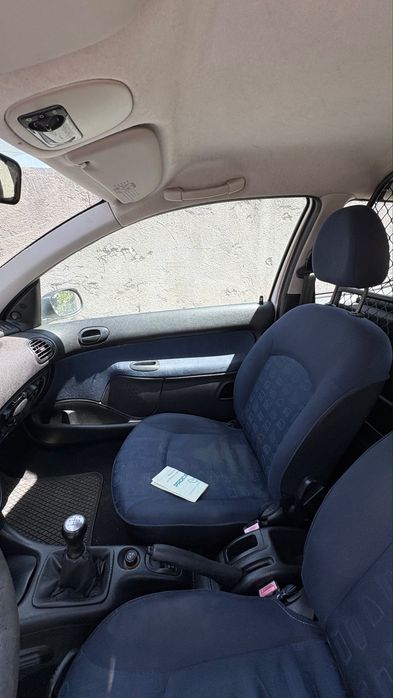 Peugeut 206 com junta da cabeça queimada