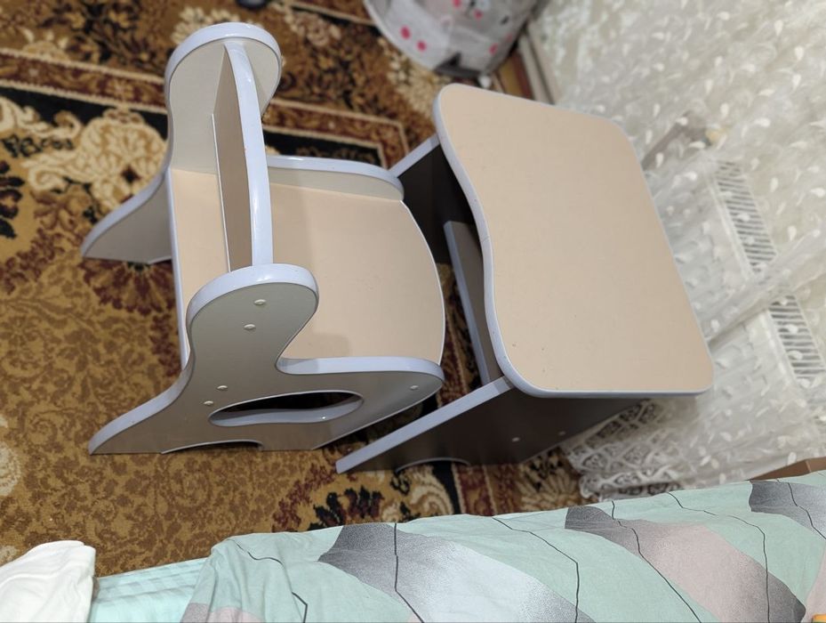 Дитячий стіл і стілець