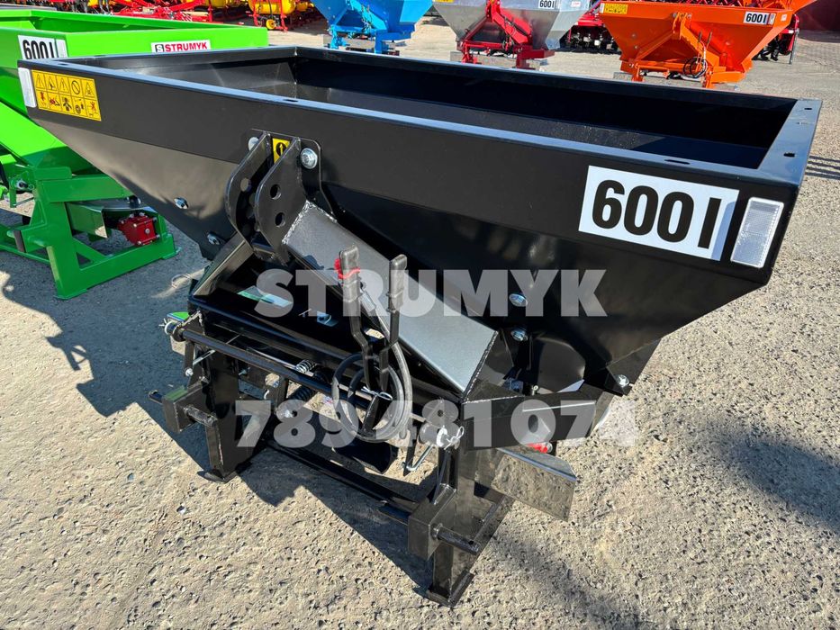 rozsiewacz do nawozów dwutalerzowy TYTAN/STRUMYK - siewka