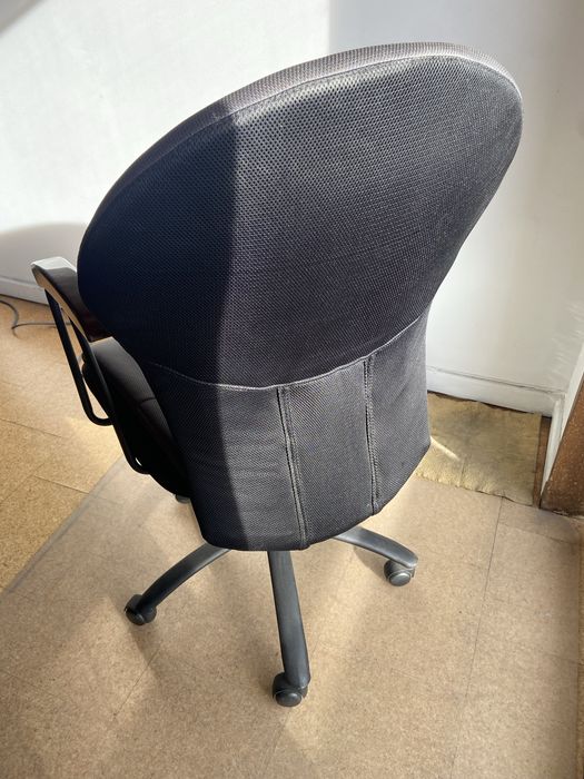Cadeira escritorio ou gaming com rodas e braços