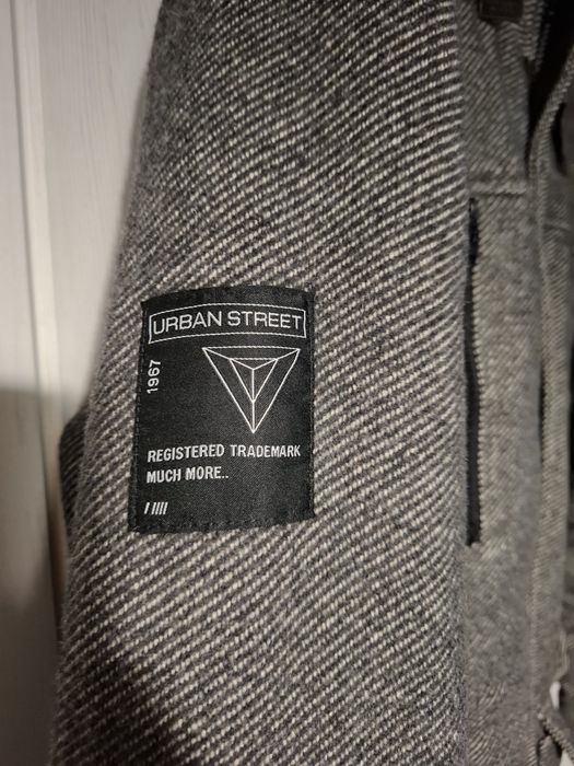 Стильное мужское теплое пальто в хорошем состоянии!