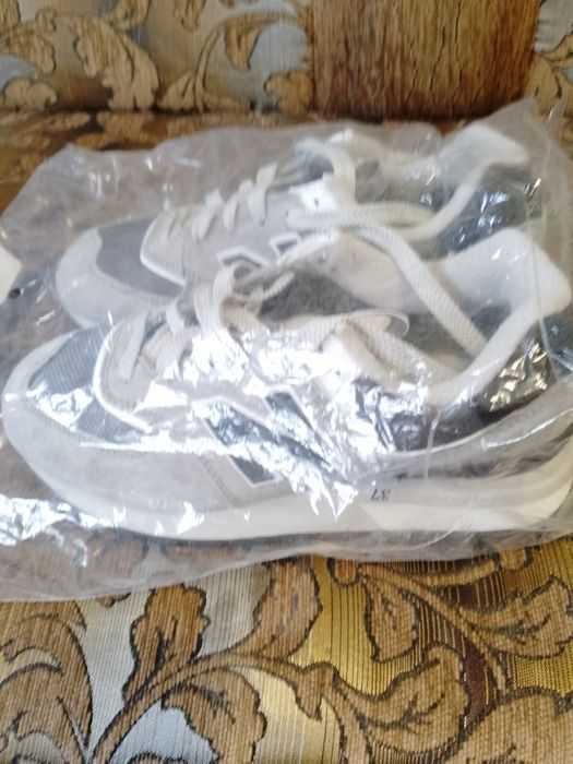 Продам женские красовки! Оригинал!