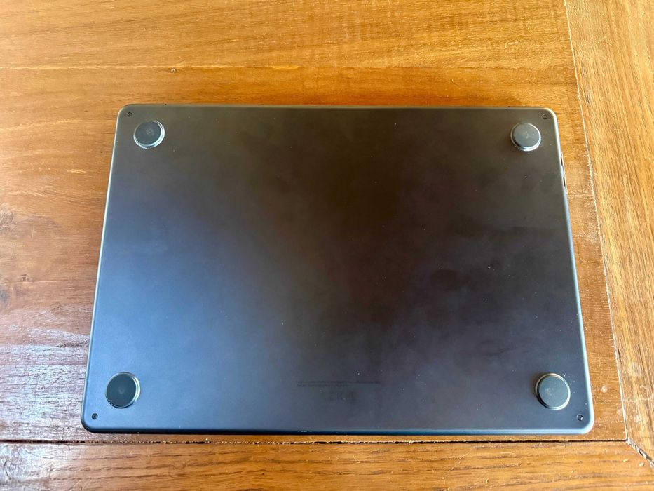 MacBook Air M2 2022 / 16GB RAM / 256GB SSD