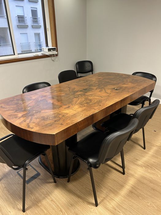 Mesa de escritório e estante