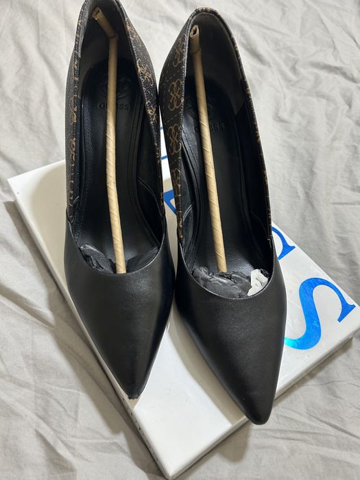 Sapatos GUESS n 39