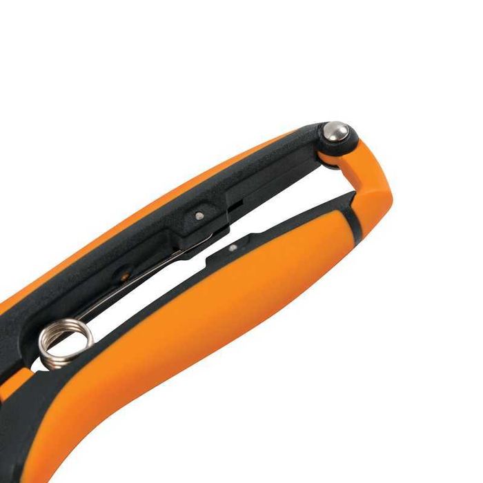 Ножиці із вигнутими лезами Fiskars Solid™ SP160 Micro-Tip (1063325)
