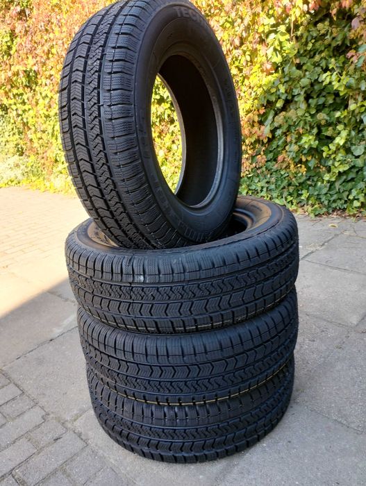 Całoroczne opony bieżnikowane 215/65 -16