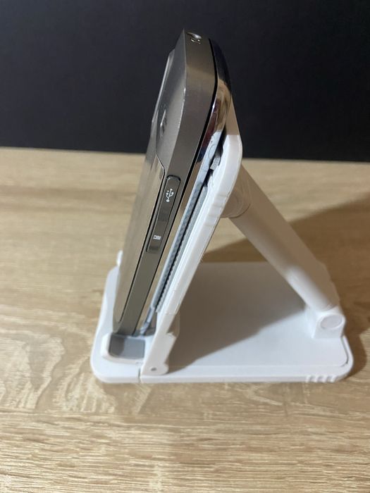 Мобильный телефон Nokia E75