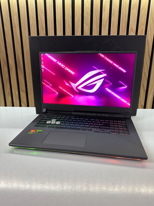 Asus Rog Strix 17.3" 2K 240Hz Ryzen 9 7945HX RTX 4050 6Gb 16 Gb 1 Tb