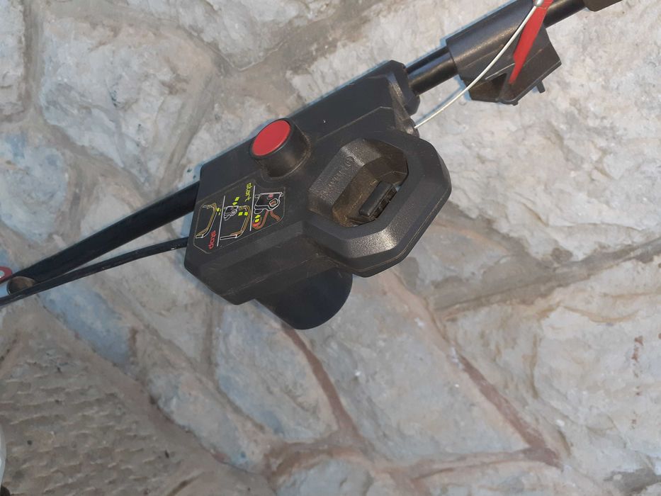 Máquina corta relva para peças