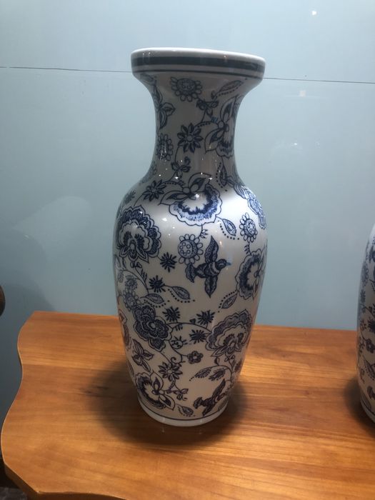 Par de jarroes em porcelana da china