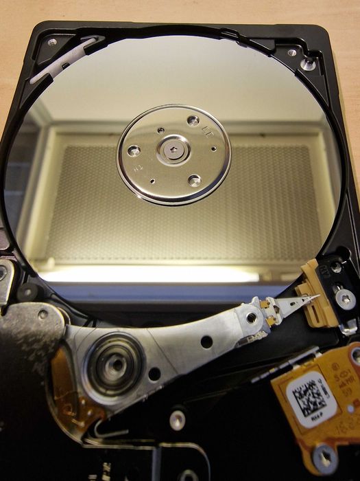 Odzyskiwanie danych z dysków HDD SSD Serwerów pendrive Warszawa