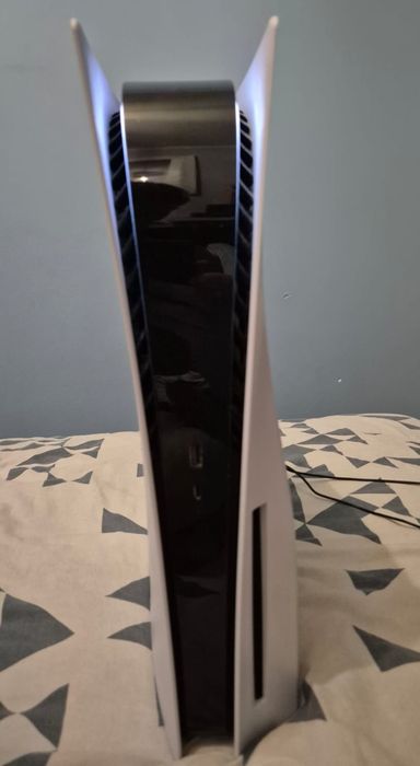 PS5 + 2 kontrolery