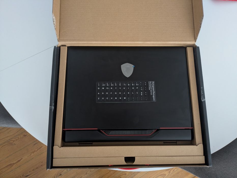 MSI Raider - Intel i9 13980HX + RTX 4090 16GB + 64GB Ram + 2TB