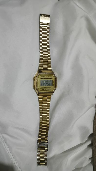 Relógio Casio dourado