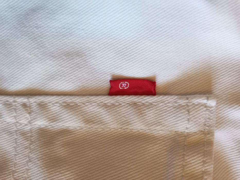 Джинсы Levi’s 514 белые W38 L30.
751
Розмір