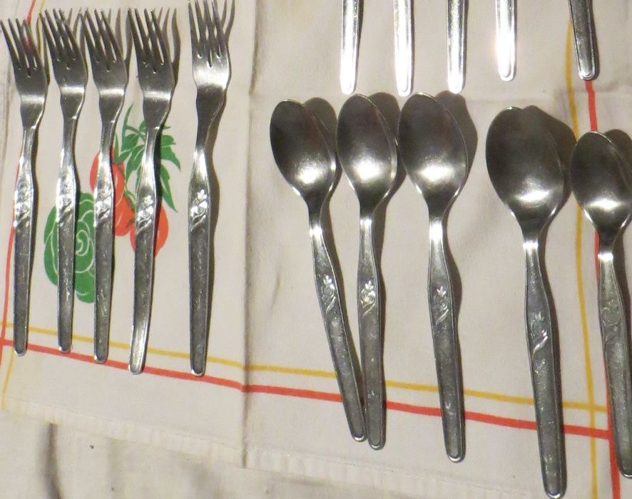 Talheres de mesa - 25 peças em inox - Como Novos