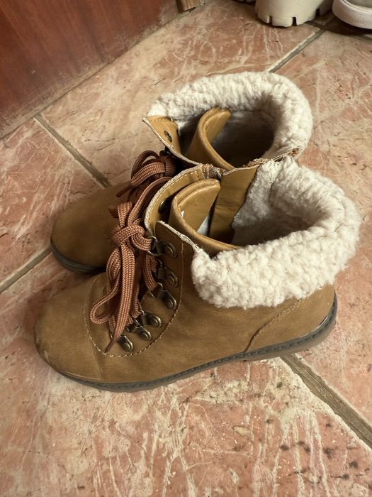 Botas em pelo no interior