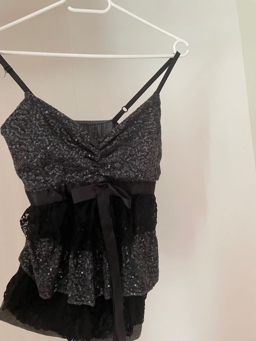 Elegancka bluzka na ramiączkach z cekinami