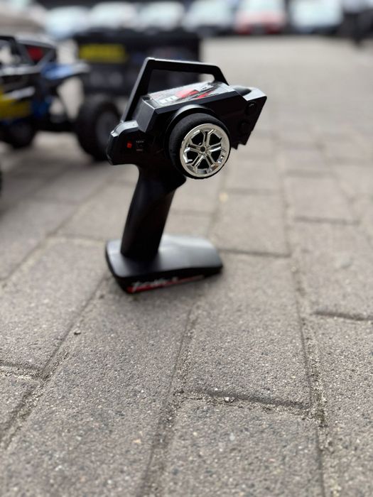 Duży samochód zdalnie sterowany CRAWLER WLToys AUTO RC 4WD 1:10
1 osob