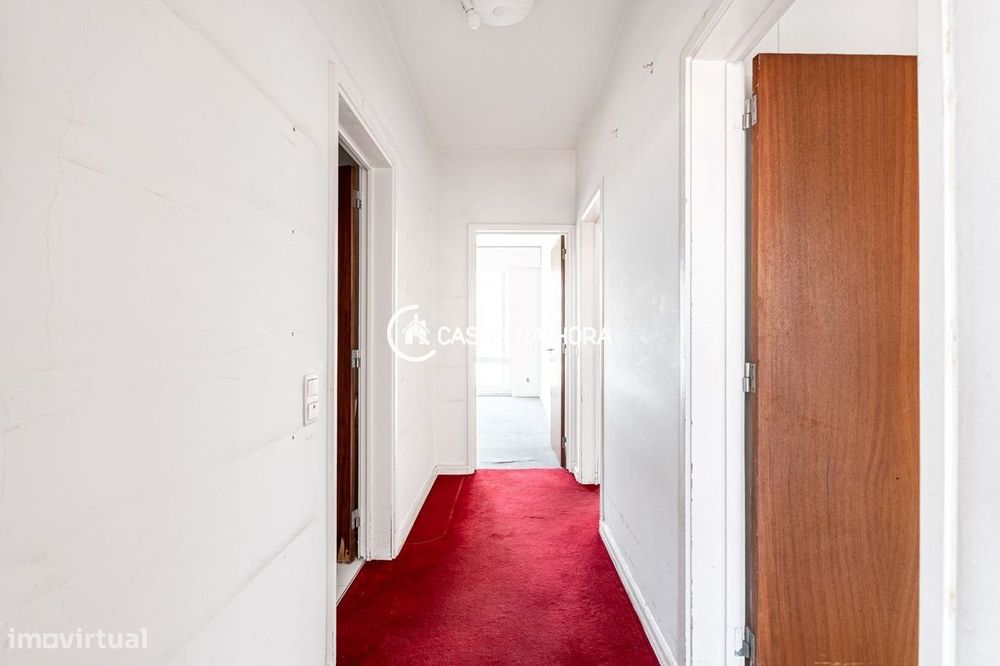 Apartamento T2 para renovação com vista mar  Alto da Barra, Oeiras
