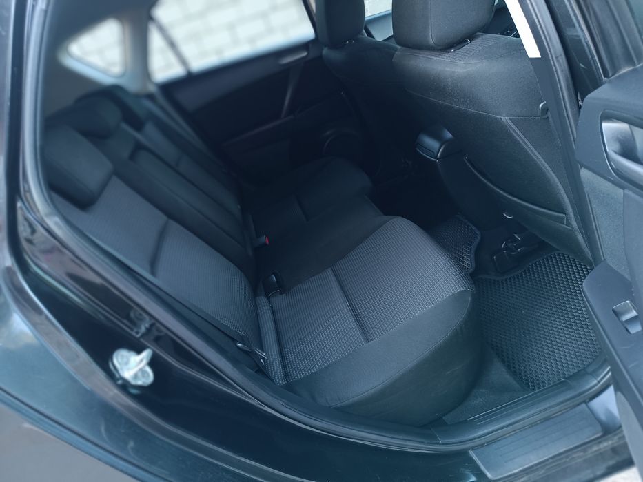 Продам mazda 3 2012 рік в  гарному стані