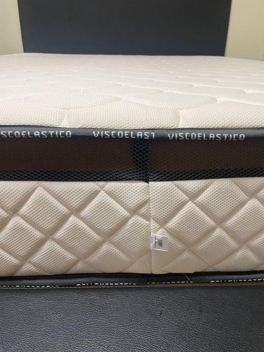 Cama de casal com arrumo