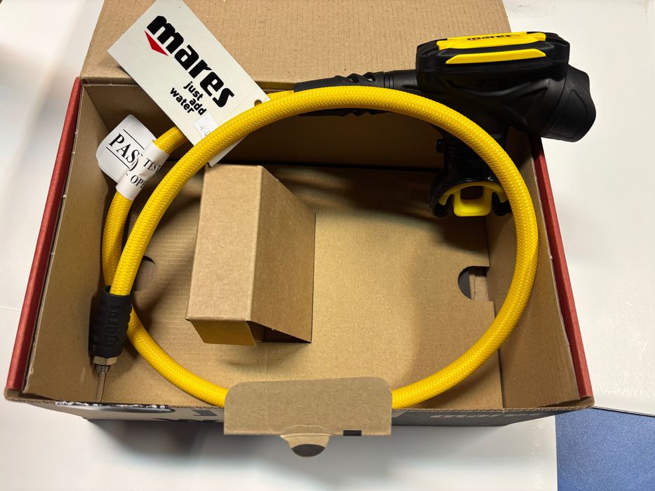 Automat oddechowy Octopus SXS Maresa podawany z prawej i lewej strony