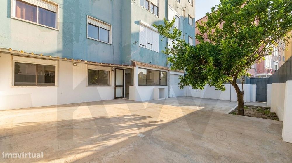 Apartamento T3 em Queluz | 73 m2 + 41 m2 de Área Dependente