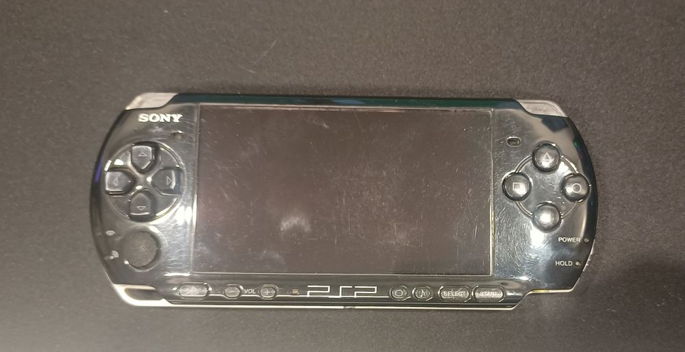Psp-3004 (64gb modded: RetroArch)