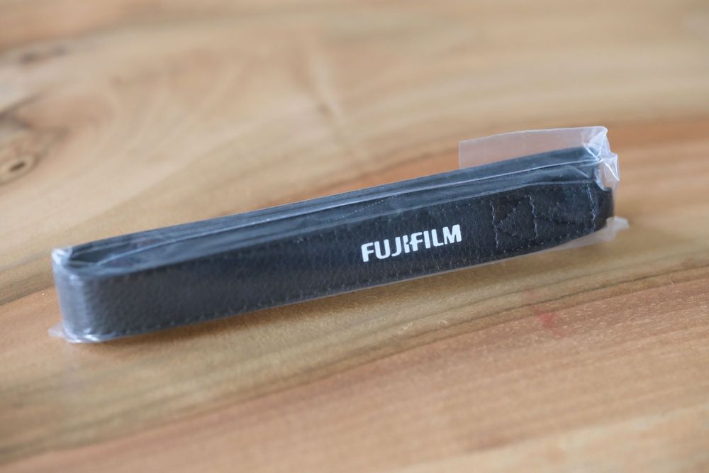 Fujifilm oryginalny pasek na szyję do aparatów X100VI, X100F, X100