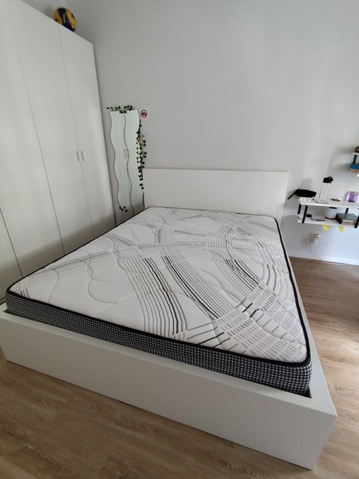 1.60cm x 200cm - Cama - Estrado - Colchão - Mesa de Cabeceira