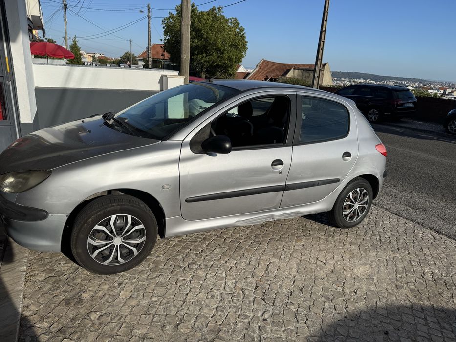 Peugeot 206 com avaria