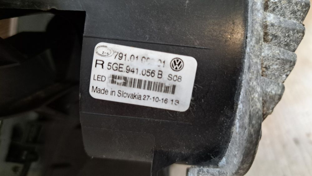VW Golf VII E-GOLF GTE halogeny prawy lewy DRL LED