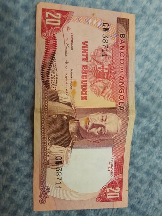 notas do banco de Angola