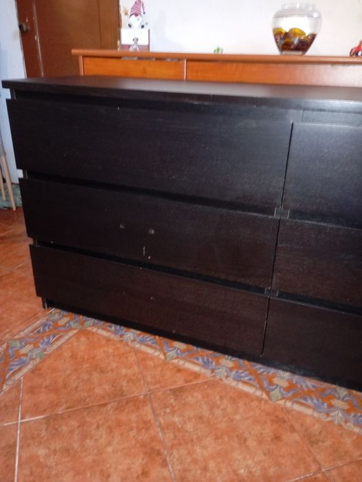 Cómoda preta de 6 gavetas