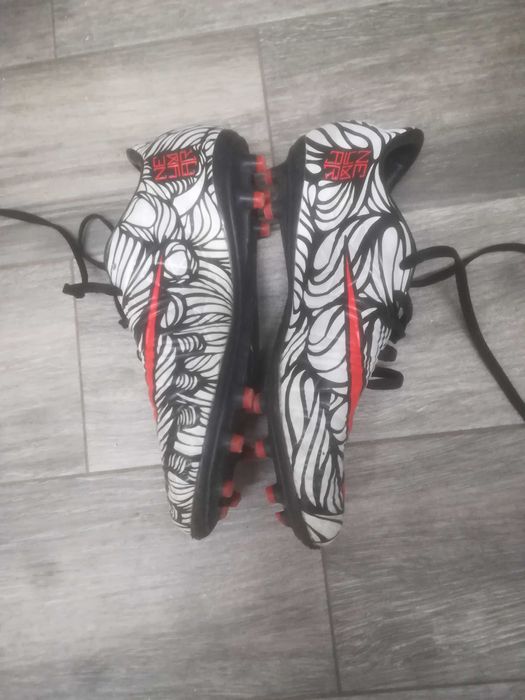 Chuteiras hypervenom