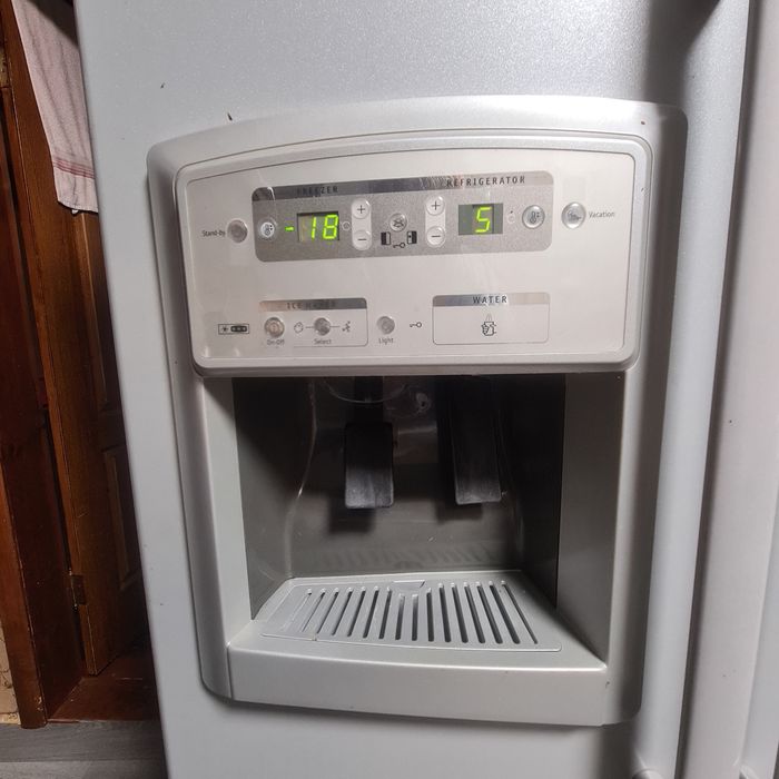 Місткий двостулковий холодильник Whirlpool Side-by-Side (сріблястий)