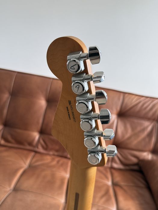 Fender Stratocaster Sunburst c/ Maple Neck