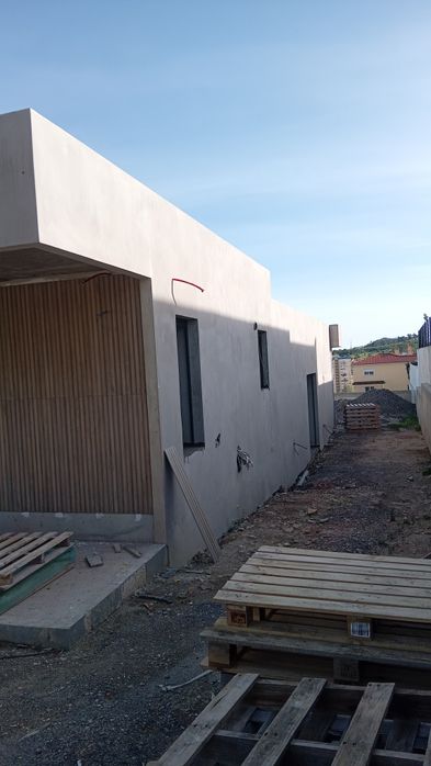 Faço pinturas e pequenas reparações!