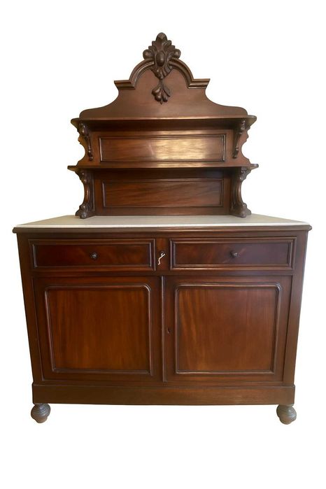 Aparador antigo com muito charme