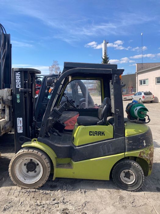 Clark [2007] Wózek widłowy CLARK C30L 3tony gaz